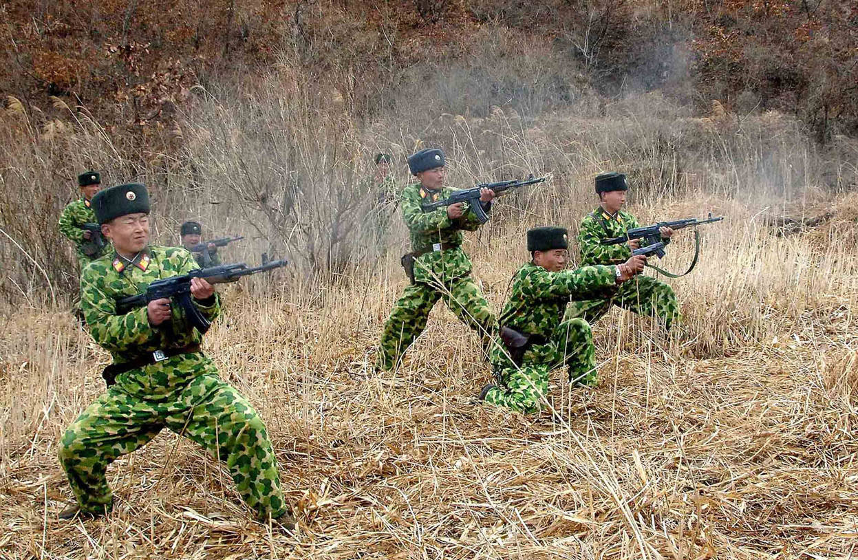 солдаты в северной корее